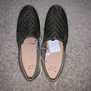 NWT “A New Day” Reese Green Quilted Sneakers Sz. 9